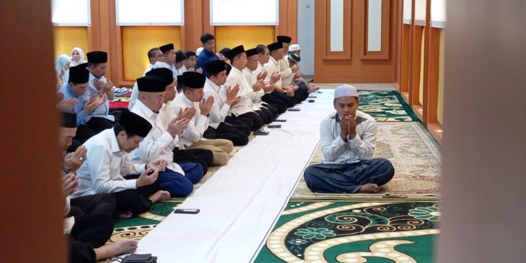 Gubernur Bersama Kepala Daerah se-Kalsel Buka Puasa dan Tarawih di Titik 0 Kilometer