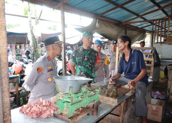 Monitor Stabilitas Harga, Dandim dan Kapolres Sidak Pasar Keramat Barabai