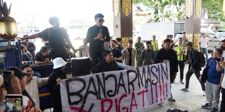 Aktivis Lingkungan dan Mahasiswa Gelar Unjuk Rasa di Balaikota, Usung 4 Tuntutan Terkait Persoalan Sampah