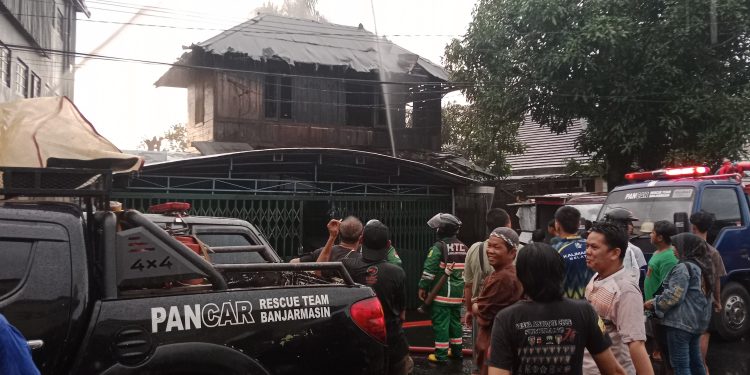Rumah Berlantai Dua di Pulau Laut Banjarmasin Terbakar