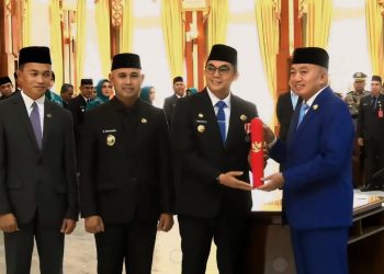 Andi Rudi Latif Terima SK Pengesahan dan Pengangkatan Kepala Daerah Periode 2025-2030