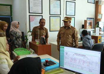 Bupati Instruksikan Disdukcapil Pentingnya Pelayanan Cepat dan Transparan
