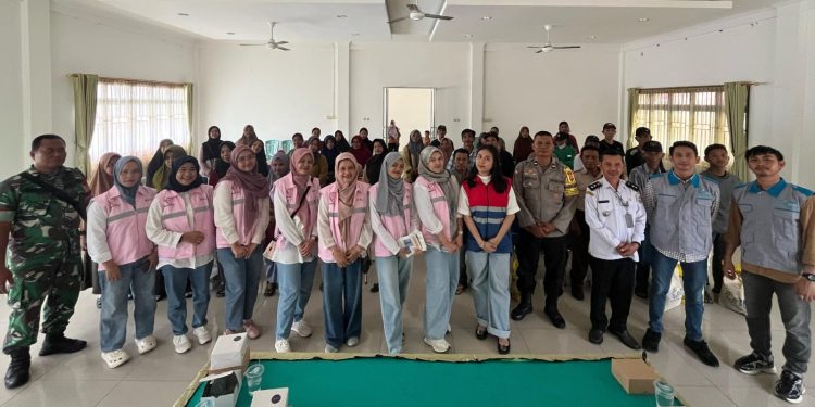 Sambut Ramadan, Srikandi dan YBM PLN Sosialisasikan Bahaya Listrik dan Bagikan Kebahagiaan ke Masyarakat Desa Saigon