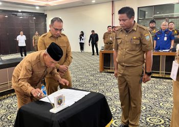 Bupati Kotabaru Teken Piagam Audit Internal