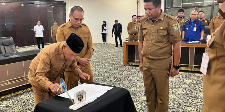 Bupati Kotabaru Teken Piagam Audit Internal