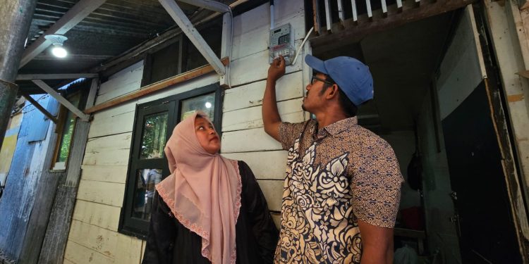 Bulan Ramadan, Donasi Pegawai PLN Beri Sambungan Listrik Gratis Bagi 2.597 Keluarga Prasejahtera