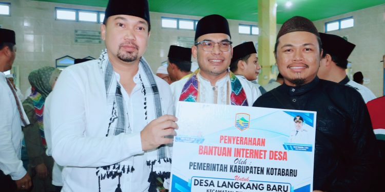 Wakil Bupati Kotabaru Serahkan Bantuan untuk Masyarakat Pulau Laut Timur dan Pulau Sebuku