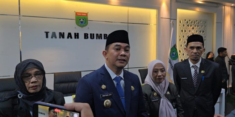 Andi Rudi Latif Kukuhkan Yulian Herawati sebagai Plh Sekda Tanbu