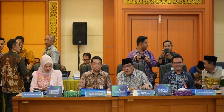 Sekda Kotabaru Hadiri RUPS Tahunan Bank Kalsel