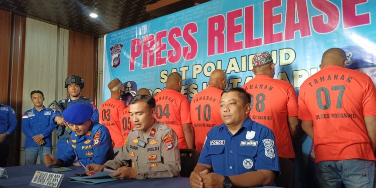 Tangkap Ikan Pakai Pukat di Perairan Kotabaru, 7 Kapal Nelayan dan 28 ABK Diamankan