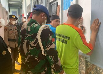 Petugas Gabungan Razia Kamar Hunian Lapas Kotabaru, Ini yang Ditemukan