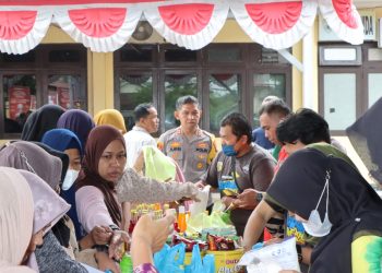 Warga Antusias Kunjungi Bazar Ramadan Gelaran Polres HST