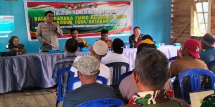 Satgas TMMD ke-123 Kodim 1004/Kotabaru Gandeng Polsek Pamukan Selatan Sosialisasi Kamtibmas dan Bahaya Narkoba