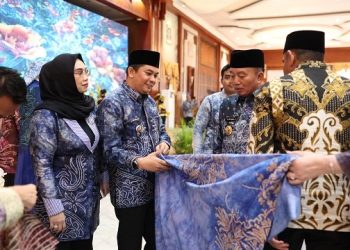 Bupati Tanah Bumbu Hadiri Pengukuhan Ketua Dekranasda Kalsel