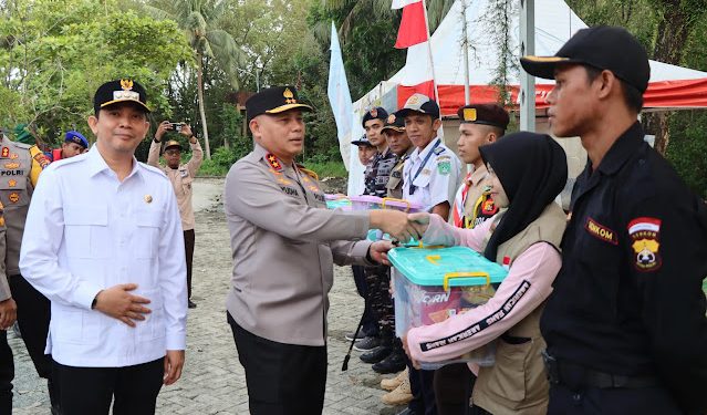 Operasi Ketupat Intan, Bupati Tanbu Bang Arul Dampingi Kapolda Kalsel Tinjau Pos Terpadu