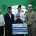 Safari Ramadan di Mantewe, Bang Arul Serahkan Bantuan untuk Tahfidz Al-Qur’an dan Marbot Masjid
