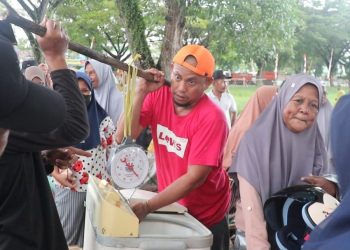 Kurangi Volume Sampah Jelang Lebaran, DLH Tanbu Tukar Sampah Warga dengan Sembako
