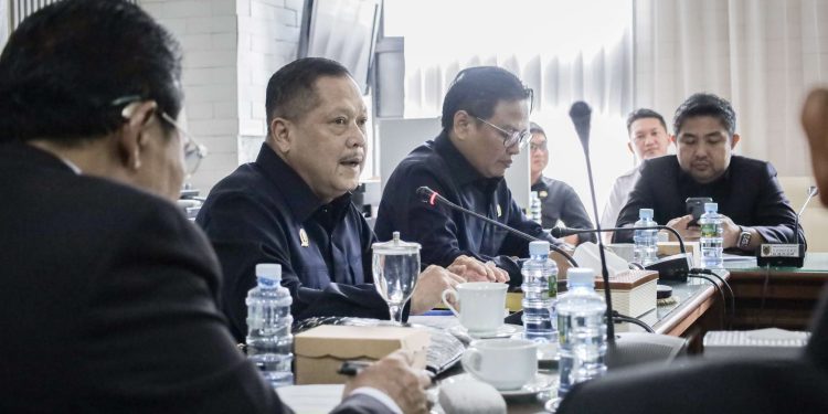 Dua Raperda Dinilai Tidak Relevan dengan Peraturan yang Lebih Tinggi