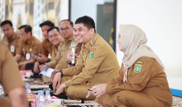 Rapat Koordinasi Digelar Lesehan di Pendopo, Suasana Lebih Cair dan Produktif