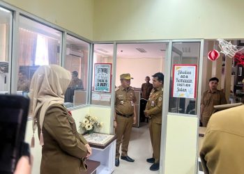 Pj Sekdaprov M Syarifuddin Sidak Kehadiran Pegawai Pasca Cuti Idul Fitri