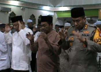 Bupati dan Wakil Bupati Barsel Salat Ied di Masjid Agung Baiturrahman