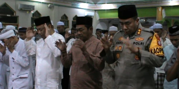 Bupati dan Wakil Bupati Barsel Salat Ied di Masjid Agung Baiturrahman