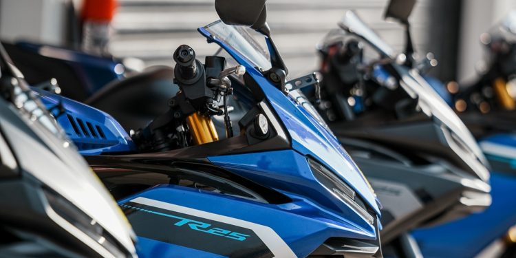 Bawa Serangkaian Upgrade Inovatif, Yamaha R25 2025 Semakin Kental dengan Spirit R World Series