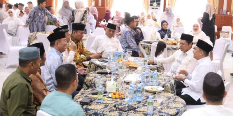 Andi Rudi Latif Hadiri Open House Gubernur Kalsel