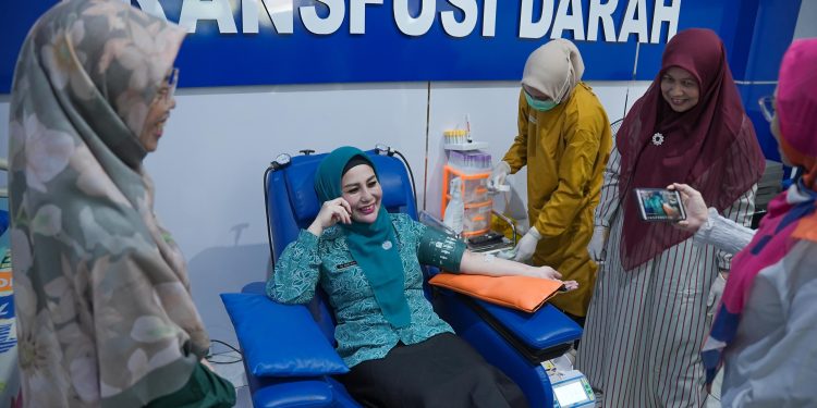Mama Deden Ajak Pengurus PKK HST Donor Darah
