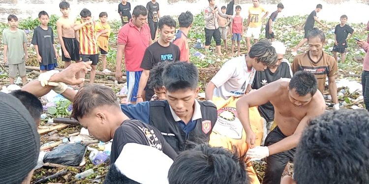 Geger! Mayat Membusuk Ditemukan di Tepian Sungai Martapura