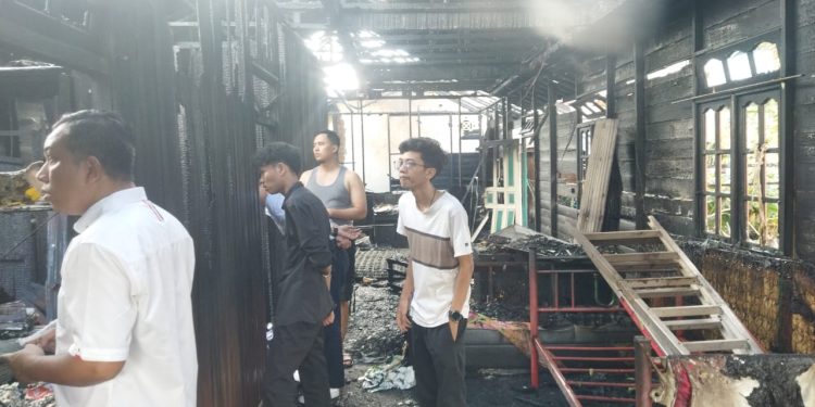 Kebakaran di Komplek Kebun Jeruk, Satu Rumah Jadi Arang