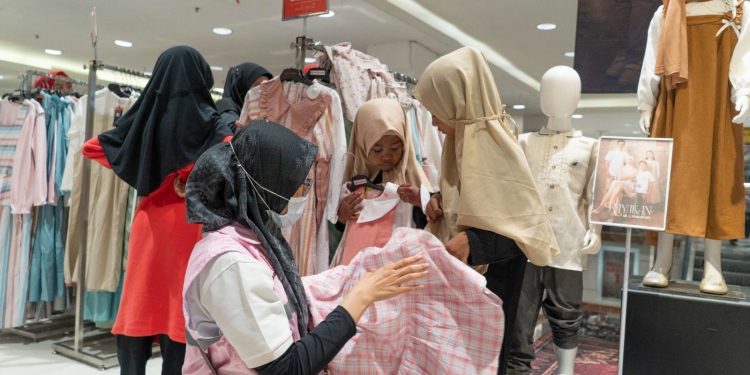 Belanja Bahagia, PLN Tebar Senyum Berkah untuk Anak Yatim Dhuafa