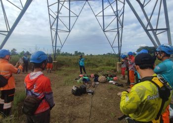 PLN Bergerak Cepat, Travers Tower dari Mantuil Dibongkar untuk Pulihkan Kelistrikan Muara Teweh
