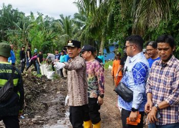 Walikota Bersama Stakeholder Gotong Royong Bersihkan TPA Basirih