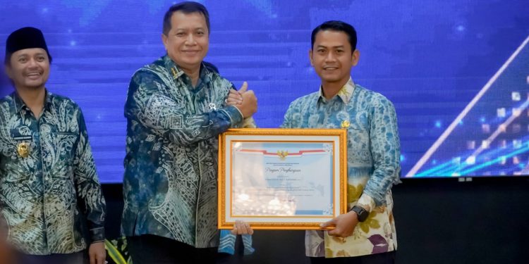 Rakor Pelayanan Publik Bersama Wamen PAN RB, Banjarmasin Boyong Tiga Penghargaan