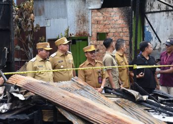 Wiyatno Kunjungi Warga Terdampak Kebakaran di Pasar Sari Mulia Kapuas
