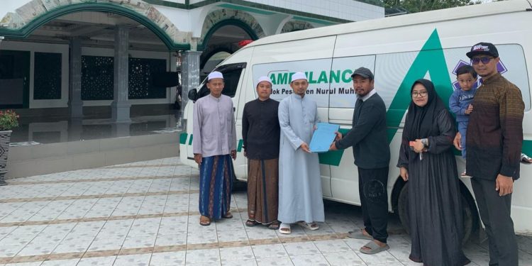 Keluarga H Abdul Latif Bantu Mobil Operasional untuk Ponpes dan Organisasi Keagamaan