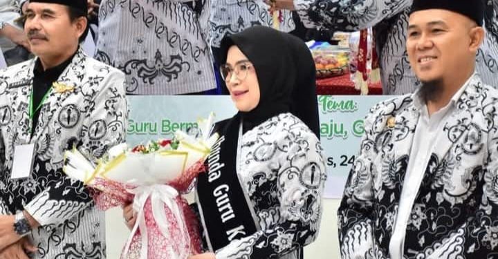 Hj Siti Saniah Wiyatno Ditetapkan sebagai Ibunda Guru Kabupaten Kapuas