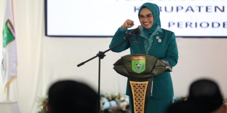 Andi Irmayani Rudi Latif Dikukuhkan Sebagai Ketua TP PKK dan Ketua Tim Pembina Posyandu Tanah Bumbu