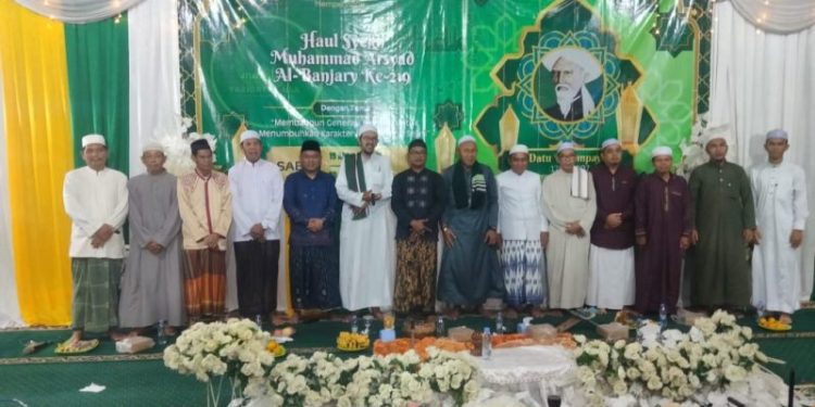 Wakil Ketua DPRD Kotabaru Hadiri Haul Ke-219 Datu Kalampayan