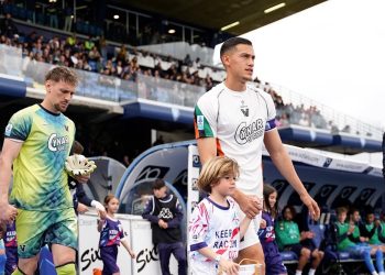 Nyatakan Siap Gabung Klub Besar, Jay Idzes Fokus Selamatkan Venezia FC Dulu