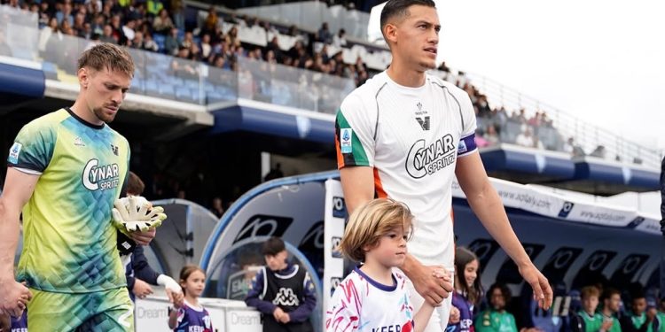 Nyatakan Siap Gabung Klub Besar, Jay Idzes Fokus Selamatkan Venezia FC Dulu