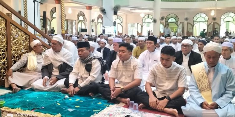 Wiyatno Salat Idul Fitri di Masjid Agung Al Mukarram