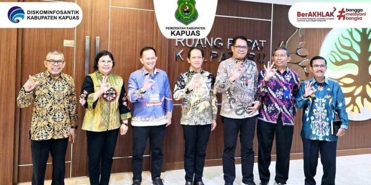 Pemkab Kapuas dan Menteri LH Bahas Launching Program Kapuas Bersih dan Hijau
