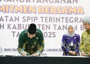 Bupati Andi Rudi Latif Teken Komitmen Bersama Penguatan GRC