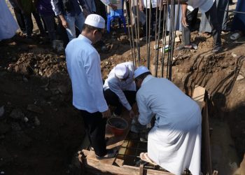 Gusti Rosyadi Elmi Letakkan Batu Pertama Pembangunan Masjid Hudatul Ummah