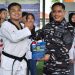 Sabet Juara Umum, Danlanal Kotabaru Berikan Penghargaan kepada Atlet Taekwondo Binaan Lanal Kotabaru