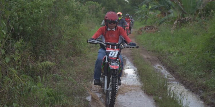 Bupati Kapuas Tinjau Kondisi Jalan di Kecamatan Basarang dan Selat