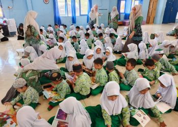 Tumbuhkan Minat Baca Sejak Dini, Dispersip Kotabaru Gelar Kegiatan Bercerita untuk Anak