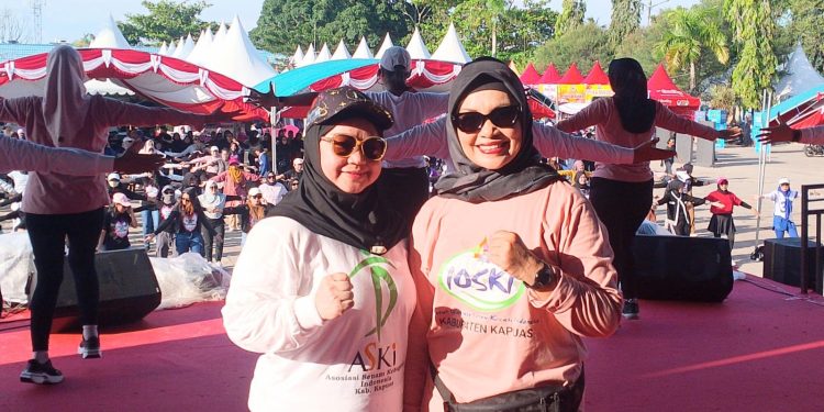 Keren! Senam Massal dan Pertunjukan Kebugaran Meriahkan Harjad Ke-219 Kuala Kapuas